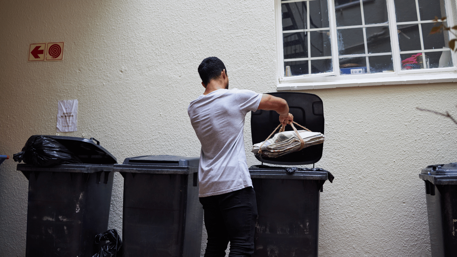 Garbage chute cleaning